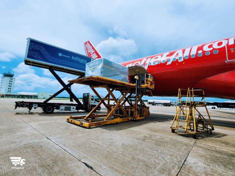 gia cuoc gui hang bang may bay vietjet