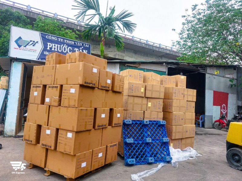 chanh xe cho hang sai gon di ha noi gia re uy tin phuoc tan