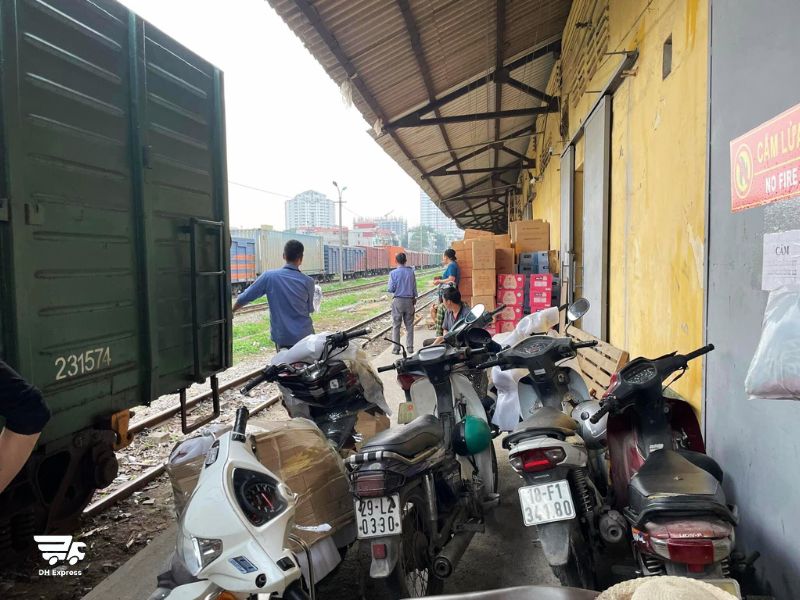 gia cuoc gui xe may bang tau hoa ha noi da nang