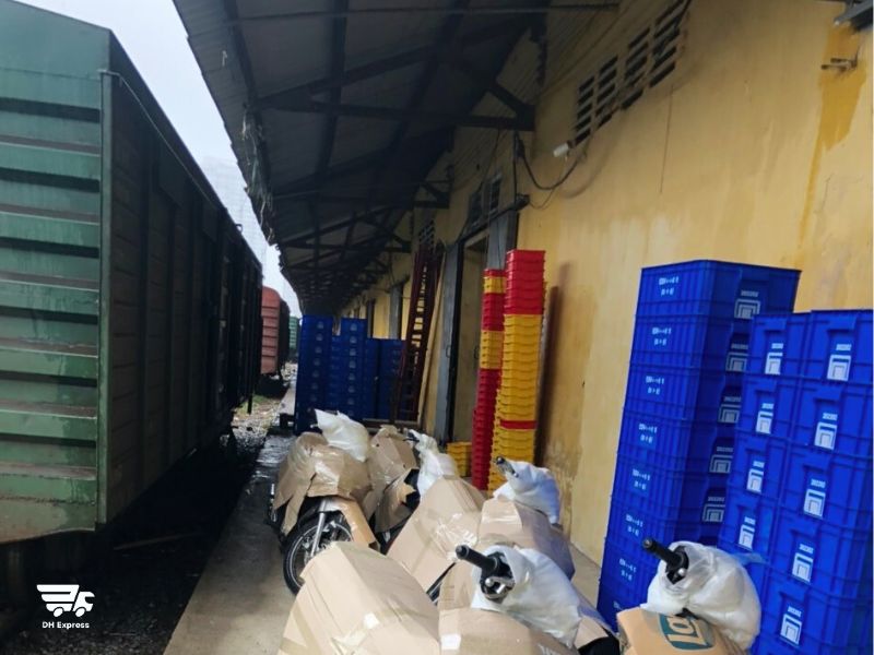 van chuyen xe may ha noi da nang bang tau hoa