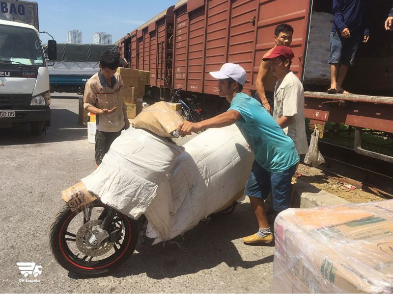 gia cuoc gui xe may tu sai gon ra da nang bang tau hoa