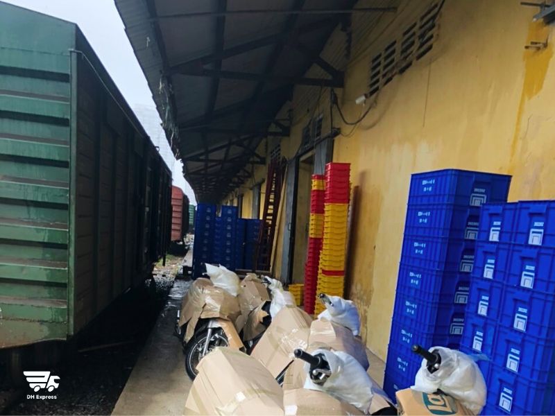 chuyen xe may tu ha noi vao da nang bang tau hoa