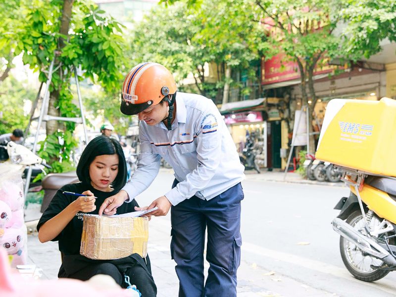 dich vu gui buu dien nguoi nhan duoc kiem tra hang