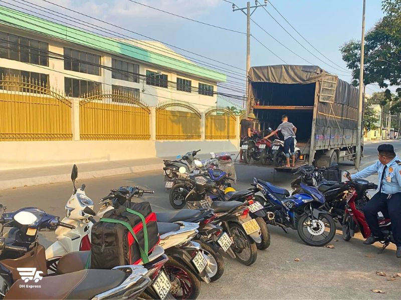 gui xe may tu ha noi vao sai gon mat bao lau
