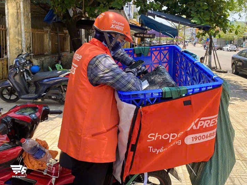shopee giao hang tu ha noi vao sai gon mat bao lau