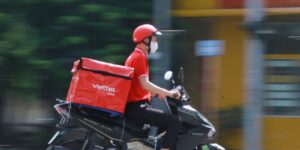 chuyen phat nhanh hoa toc viettel post la gi