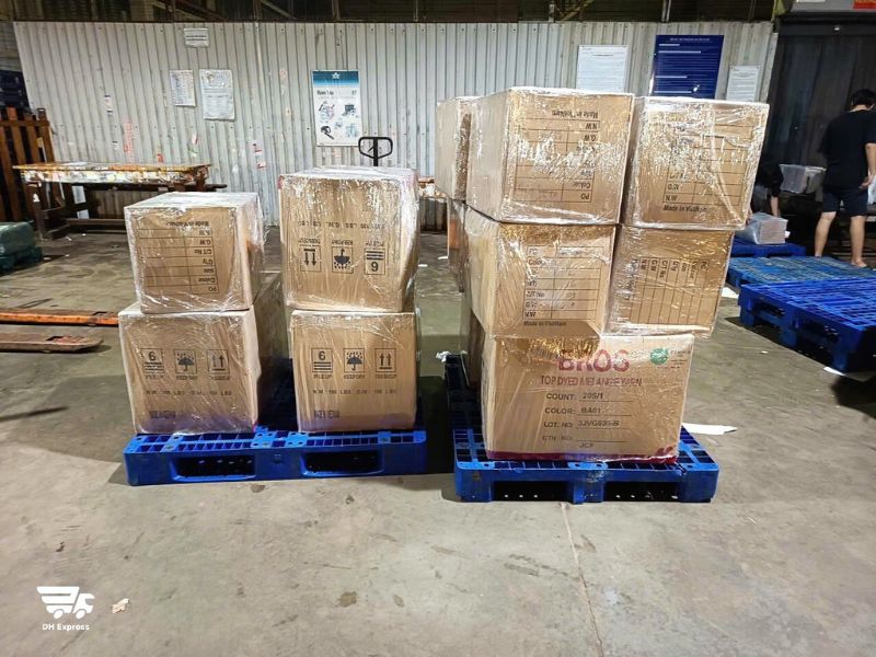 gia cuoc chuyen phat nhanh hoa toc ha noi sai gon bo cau express
