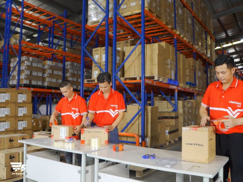 viettel post co dong goi hang khong