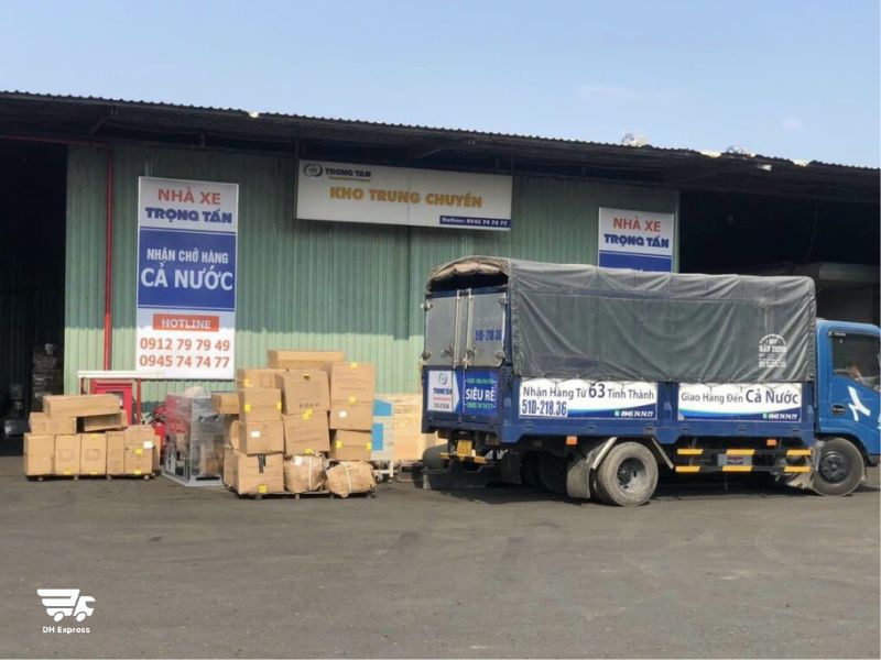 xe gui hang tu ha noi vao da nang trong tan