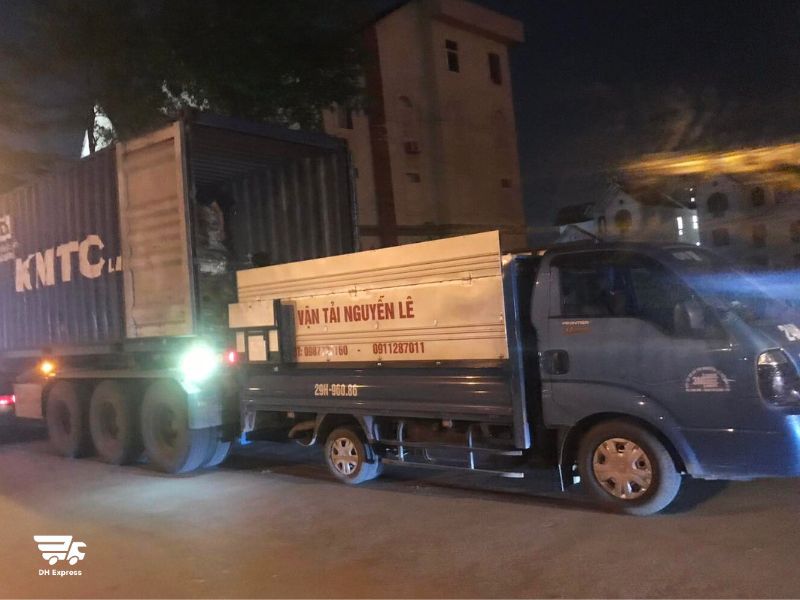 xe tai cho hang cam pha ha noi nguyen le