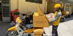 buu dien co giao hang chu nhat khong