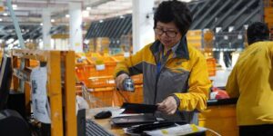 mot vai cau hoi thuong gap khi gui quan ao qua buu dien