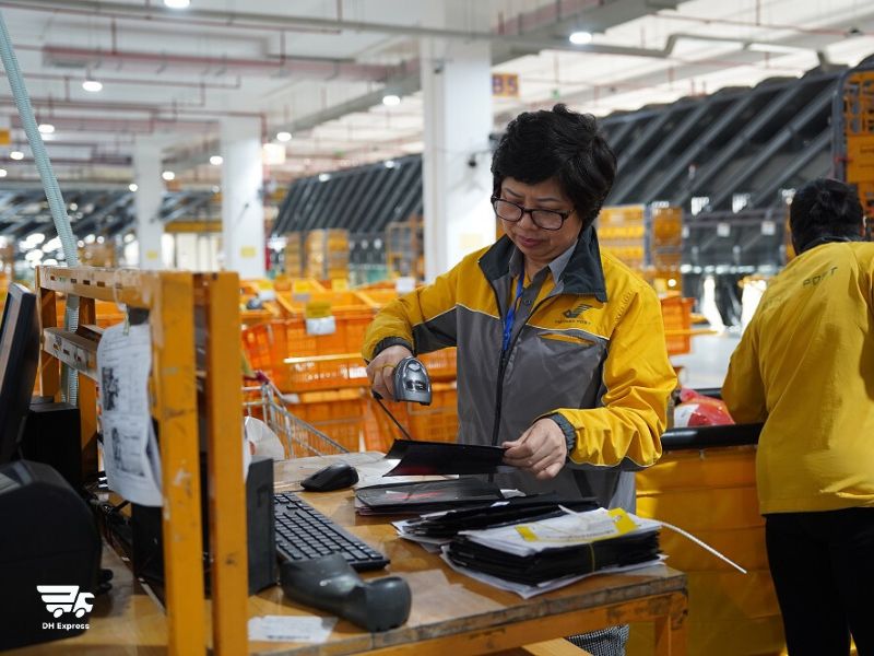 mot vai cau hoi thuong gap khi gui quan ao qua buu dien